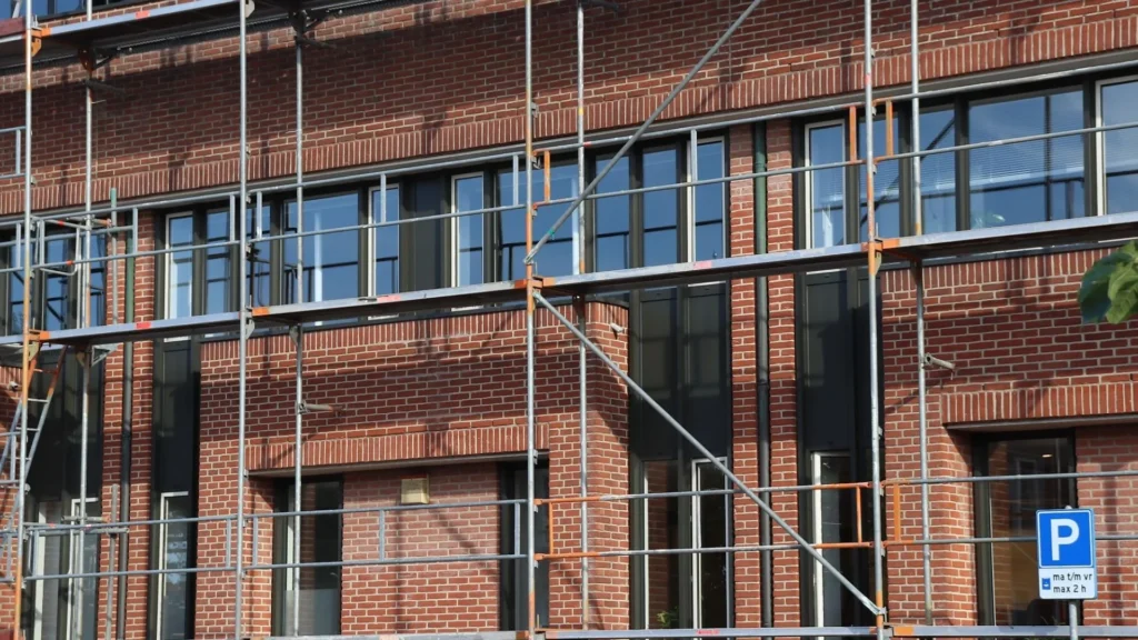 Scaffolding rental Brooklyn NY on brick building exterior